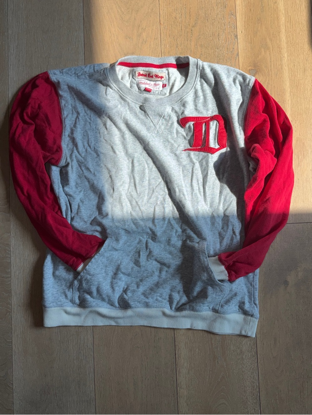 Mitchell & Ness Detroit Red & Gray Men’s Crewneck Sweatshirt